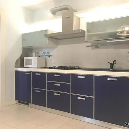 Lovely Private Garden For Four In *