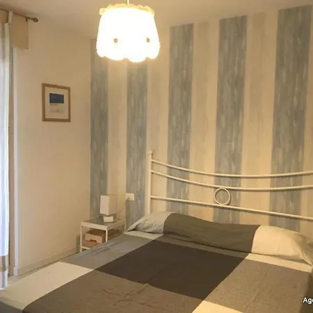 Lovely Private Garden For Four In *