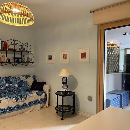 Lovely Private Garden For Four In Appartement *