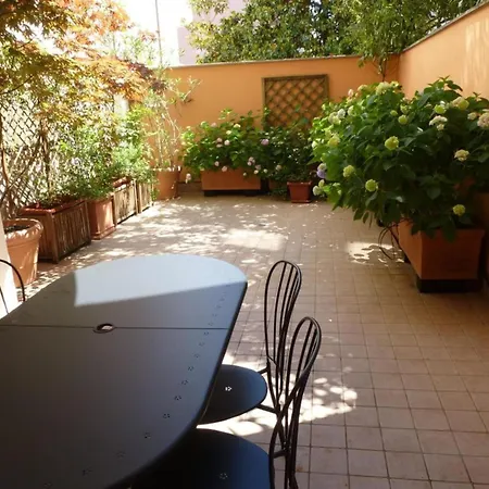 דירה Lovely Private Garden For Four In גראדו