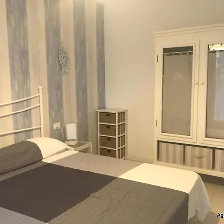 Lovely Private Garden For Four In *