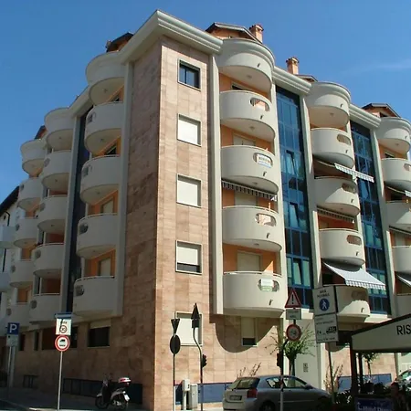 Lovely Private Garden For Four In Appartement *