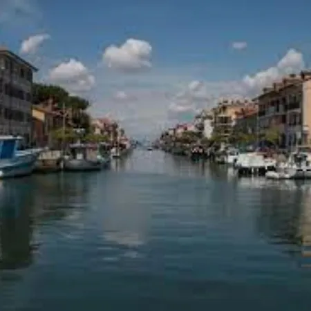 Apartment Lovely Private Garden For Four In *