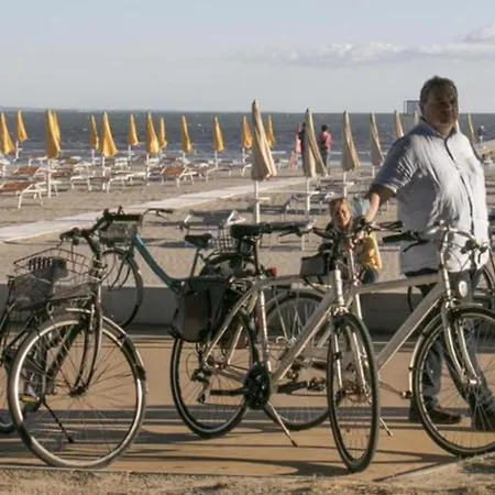 Apartment Lovely Private Garden For Four In Grado