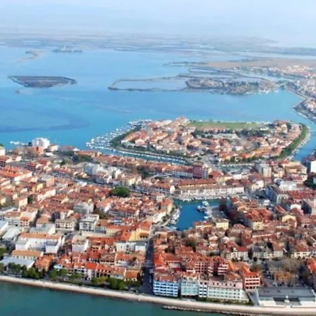 Lovely Private Garden For Four In Apartament Grado