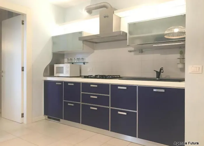 Lovely Private Garden For Four In *