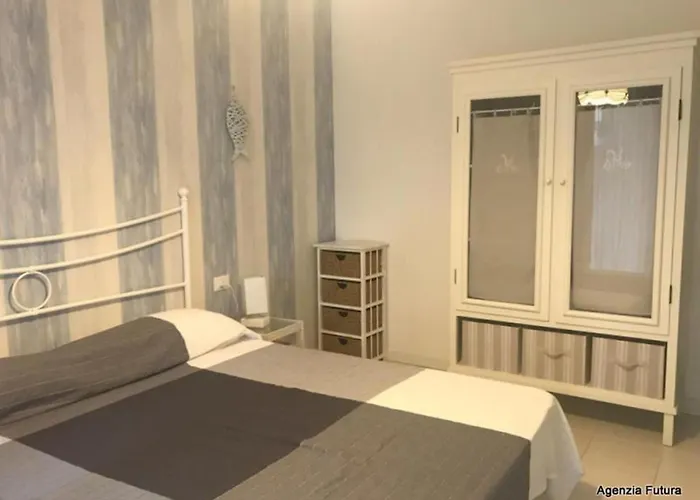 Lovely Private Garden For Four In *