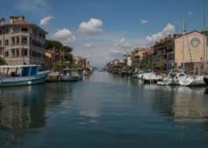 Apartment Lovely Private Garden For Four In *