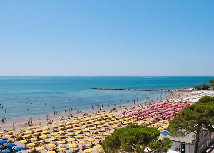 Lovely Private Garden For Four In *